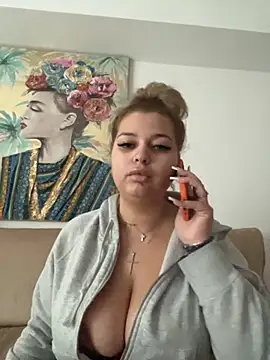 Snapshot of AllysonK chatting on 11.07.25 AllysonK online show from 11.07.25