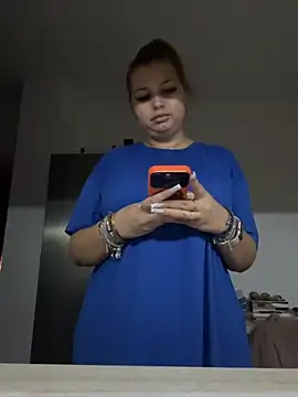 Snapshot of AllysonK chatting on 11.12.25 AllysonK online show from 11.12.25