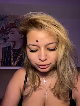 Snapshot of AllysonK chatting on 11.14.25 AllysonK online show from 11.14.25