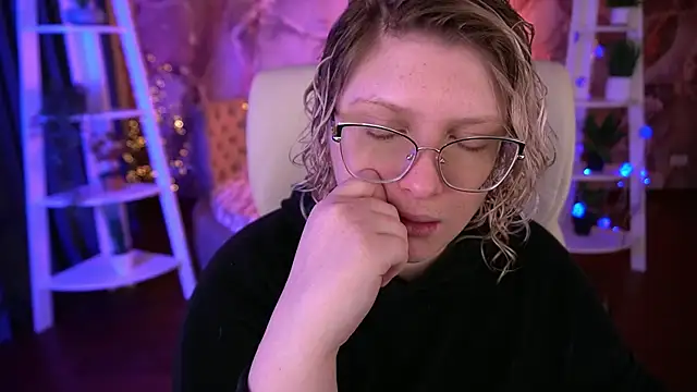 Snapshot of CoolTatis chatting on 02.06.26 CoolTatis online show from 02.06.26