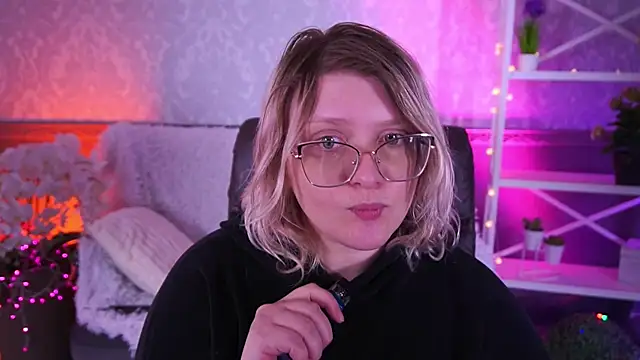 Snapshot of CoolTatis chatting on 02.10.26 CoolTatis online show from 02.10.26