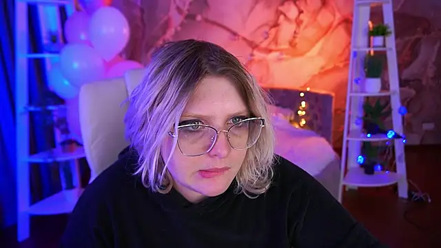 Snapshot of CoolTatis chatting on 02.15.26 CoolTatis online show from 02.15.26