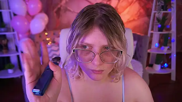 Snapshot of CoolTatis chatting on 02.19.26 CoolTatis online show from 02.19.26