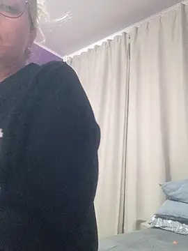 Snapshot of BritneyHudson chatting on 09.26.25 BritneyHudson online show from 09.26.25