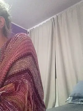 Snapshot of BritneyHudson chatting on 10.18.25 BritneyHudson online show from 10.18.25