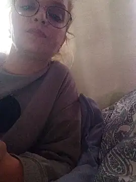 Snapshot of BritneyHudson chatting on 10.18.25 BritneyHudson online show from 10.18.25