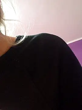 Snapshot of BritneyHudson chatting on 10.21.25 BritneyHudson online show from 10.21.25