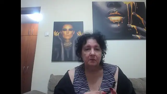 Snapshot of maturekorine chatting on 10.23.25 maturekorine online show from 10.23.25