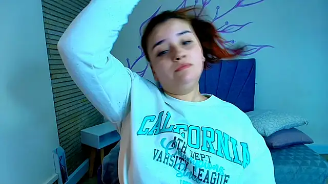 Snapshot of ZaraNolimits_ chatting on 12.28.24 ZaraNolimits online show from 12.28.24