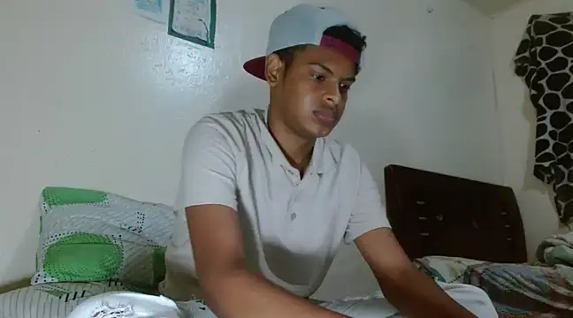 Snapshot of boylittle19cm chatting on 02.17.25 boylittle19cm online show from 02.17.25