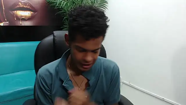 Snapshot of boylittle19cm chatting on 03.16.25 boylittle19cm online show from 03.16.25