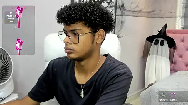 Snapshot of boylittle19cm chatting on 11.04.25 boylittle19cm online show from 11.04.25