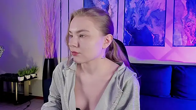 Snapshot of ValerieViolette chatting on 12.04.24 ValerieViolette online show from 12.04.24