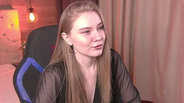 Snapshot of ValerieViolette chatting on 02.13.25 ValerieViolette online show from 02.13.25