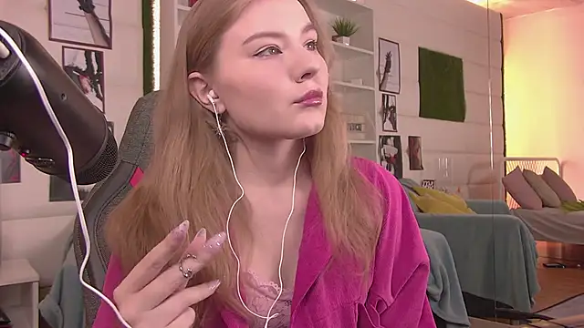 Snapshot of ValerieViolette chatting on 02.20.25 ValerieViolette online show from 02.20.25