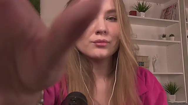 Snapshot of ValerieViolette chatting on 02.20.25 ValerieViolette online show from 02.20.25