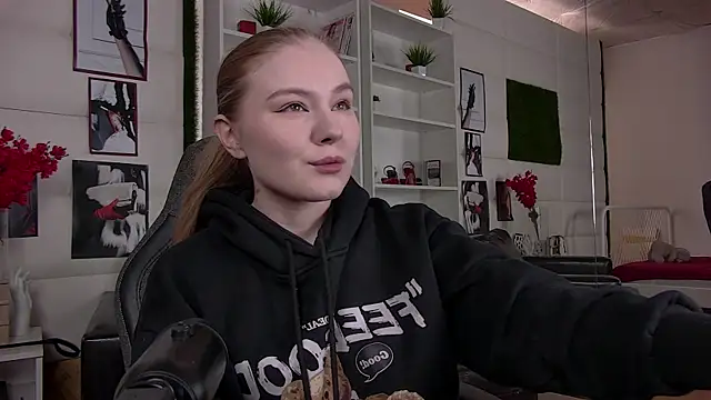 Snapshot of ValerieViolette chatting on 02.27.25 ValerieViolette online show from 02.27.25