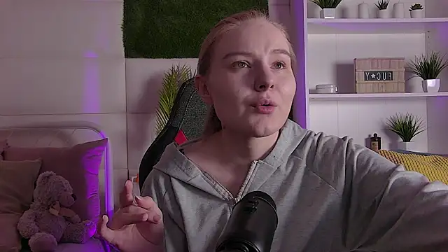 Snapshot of ValerieViolette chatting on 03.02.25 ValerieViolette online show from 03.02.25