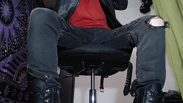 Snapshot of Dicaprioo_ chatting on 12.18.24 Dicaprioo online show from 12.18.24