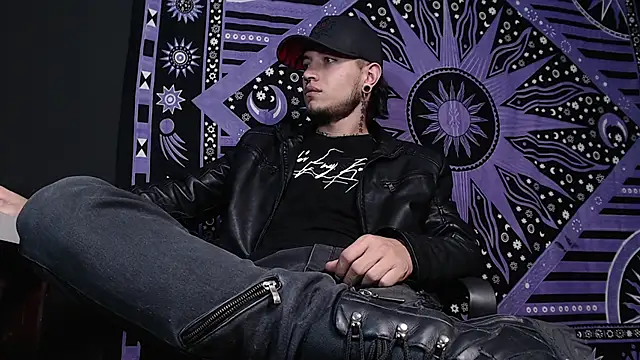 Snapshot of Dicaprioo_ chatting on 01.28.25 Dicaprioo online show from 01.28.25