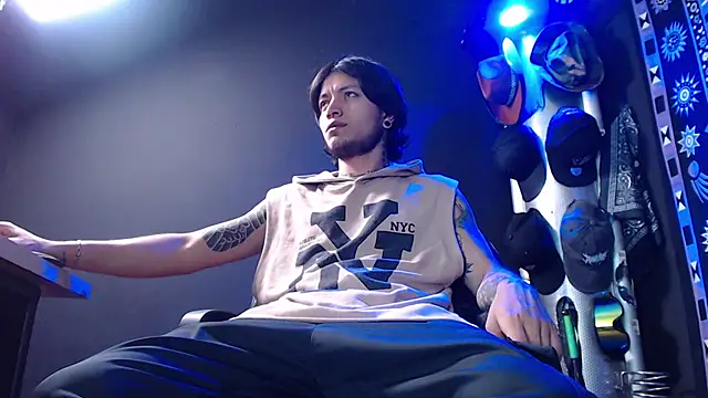 Snapshot of Dicaprioo_ chatting on 02.19.25 Dicaprioo online show from 02.19.25