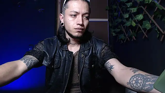 Snapshot of Dicaprioo_ chatting on 10.24.25 Dicaprioo online show from 10.24.25