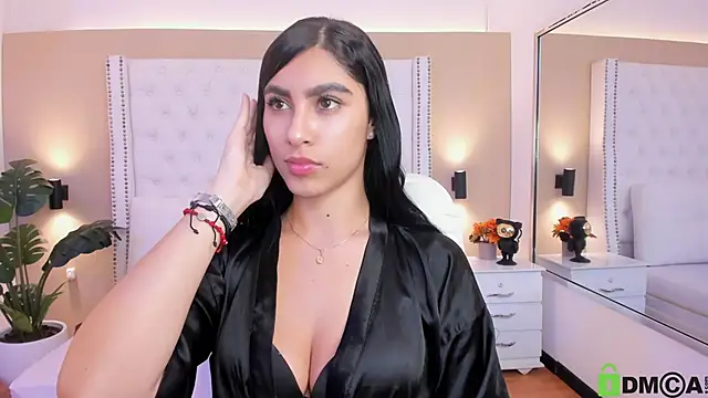 Snapshot of Emily_roux chatting on 11.07.25 Emily roux online show from 11.07.25