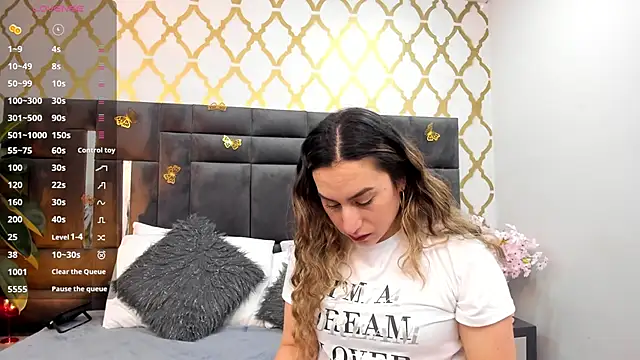 Snapshot of RubbyTaylor chatting on 10.08.25 RubbyTaylor online show from 10.08.25