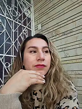 Snapshot of RubbyTaylor chatting on 10.18.25 RubbyTaylor online show from 10.18.25