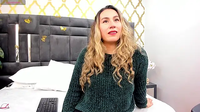 Snapshot of RubbyTaylor chatting on 10.21.25 RubbyTaylor online show from 10.21.25