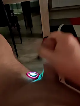 Snapshot of Szeltolo001 chatting on 02.12.26 Szeltolo001 online show from 02.12.26