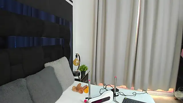 CahitlinBell online show from 12.13.24