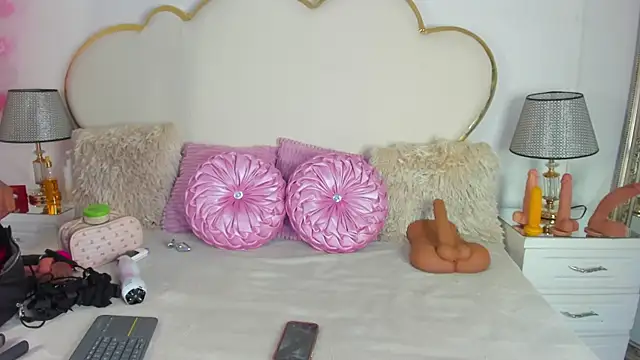 CahitlinBell online show from 10.22.25