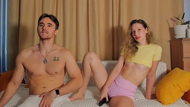 Snapshot of _Lora_Palmer chatting on 10.31.25 Lora Palmer online show from 10.31.25