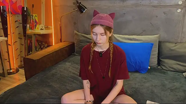 Snapshot of izi-fox chatting on 10.06.25 izi-fox online show from 10.06.25