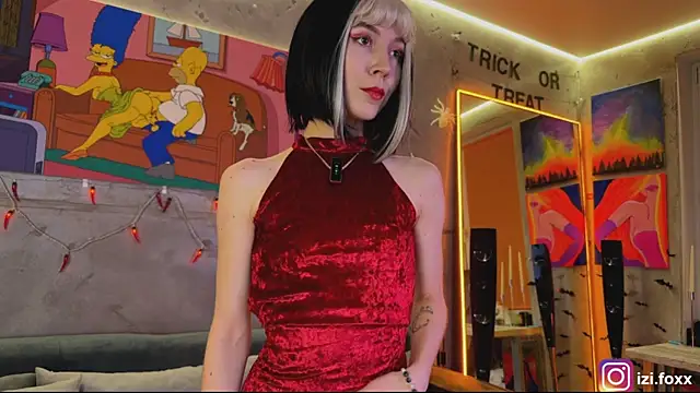 Snapshot of izi-fox chatting on 10.30.25 izi-fox online show from 10.30.25