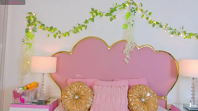 EmmaCrush online show from 10.16.25