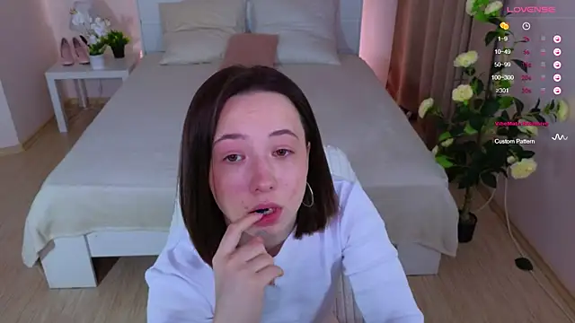 Hayle Hill online show from 03.19.25