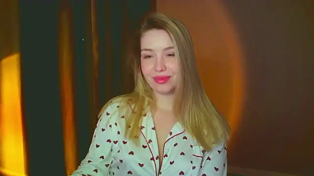 Snapshot of mia_raspberrie chatting on 12.26.24 mia raspberrie online show from 12.26.24