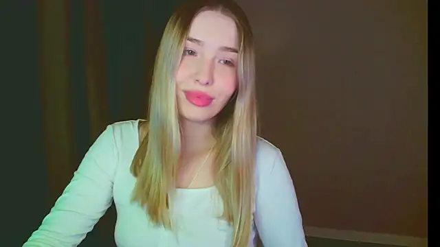 Snapshot of mia_raspberrie chatting on 01.21.25 mia raspberrie online show from 01.21.25