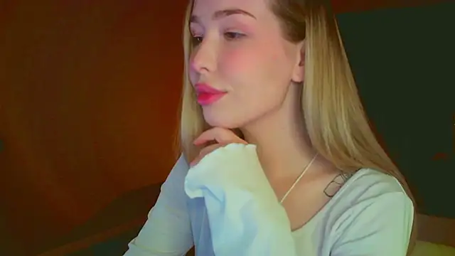 Snapshot of mia_raspberrie chatting on 01.29.25 mia raspberrie online show from 01.29.25