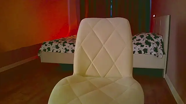 Snapshot of mia_raspberrie chatting on 02.10.25 mia raspberrie online show from 02.10.25