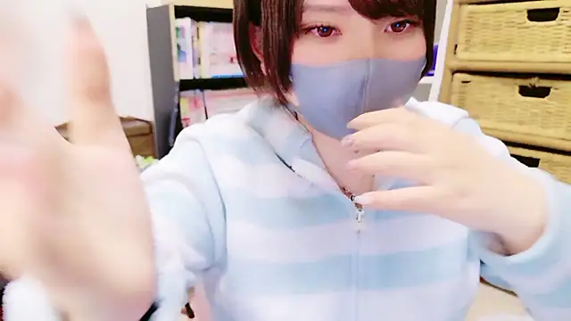 Snapshot of senachinnn chatting on 11.17.25 senachinnn online show from 11.17.25