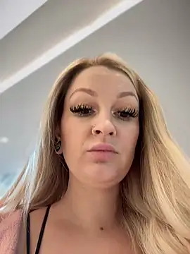 Snapshot of Teya_moon_ chatting on 12.11.24 Teya moon online show from 12.11.24