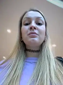 Snapshot of Teya_moon_ chatting on 12.25.24 Teya moon online show from 12.25.24