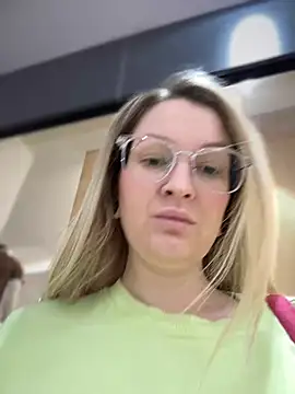 Snapshot of Teya_moon_ chatting on 12.29.24 Teya moon online show from 12.29.24