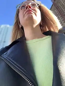 Snapshot of Teya_moon_ chatting on 01.08.25 Teya moon online show from 01.08.25