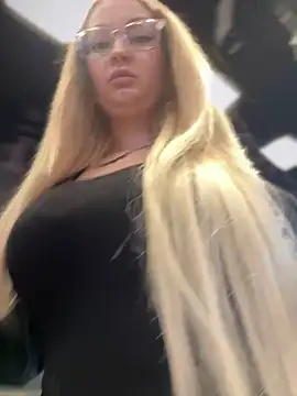 Snapshot of Teya_moon_ chatting on 01.13.25 Teya moon online show from 01.13.25