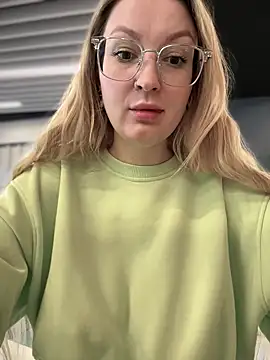 Snapshot of Teya_moon_ chatting on 01.20.25 Teya moon online show from 01.20.25