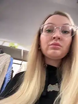 Snapshot of Teya_moon_ chatting on 01.21.25 Teya moon online show from 01.21.25